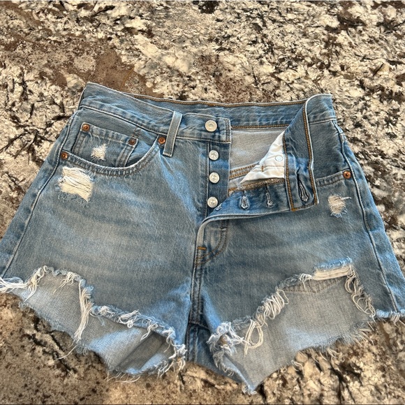 Levi’s 501 Denim Shorts - Picture 3 of 6